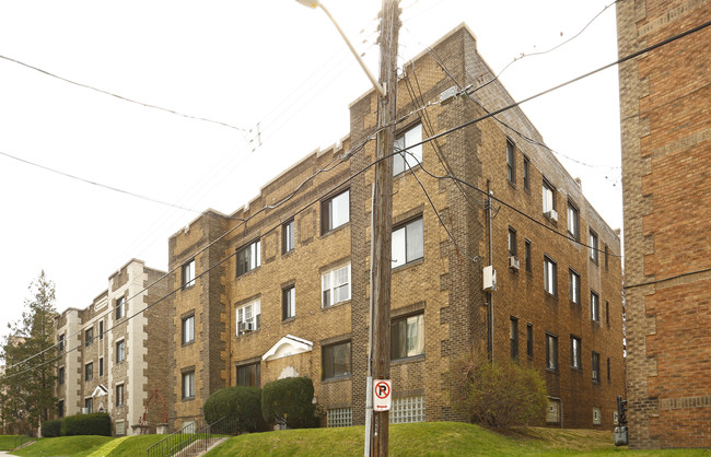 5620 Hempstead St in Pittsburgh, PA - Building Photo - Building Photo