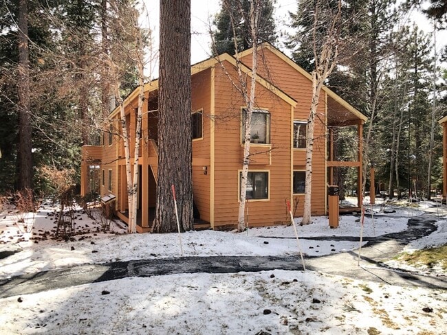 931 Incline Way in Incline Village, NV - Building Photo - Building Photo