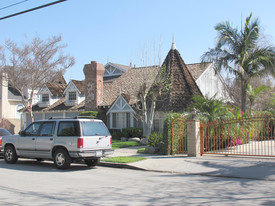 8444 Burnet Ave in North Hills, CA - Foto de edificio - Building Photo