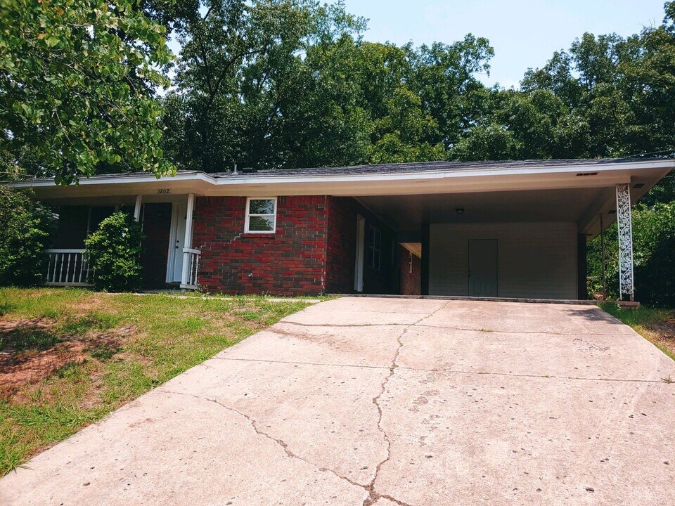 1202 N 28th St in Van Buren, AR - Building Photo