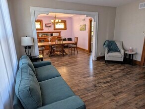 3675 E Pulaski Ave, Unit Pulaski Apartment in Cudahy, WI - Building Photo - Building Photo