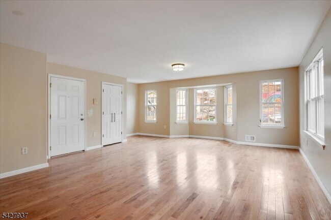 150 N Munn Ave in East Orange, NJ - Building Photo - Building Photo