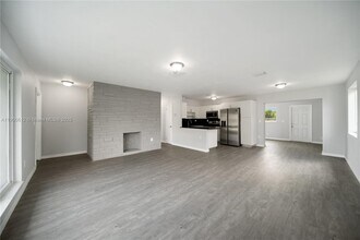 7560 Tropicana St in Miramar, FL - Building Photo - Building Photo