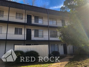 Embassy Court Apartments in Columbus, MS - Building Photo - Building Photo