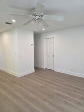 2104 Dock St in West Palm Beach, FL - Building Photo - Building Photo