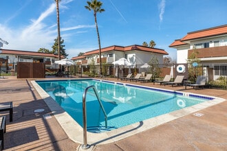 Villa Del Mar Apartments in Oceanside, CA - Building Photo - Building Photo