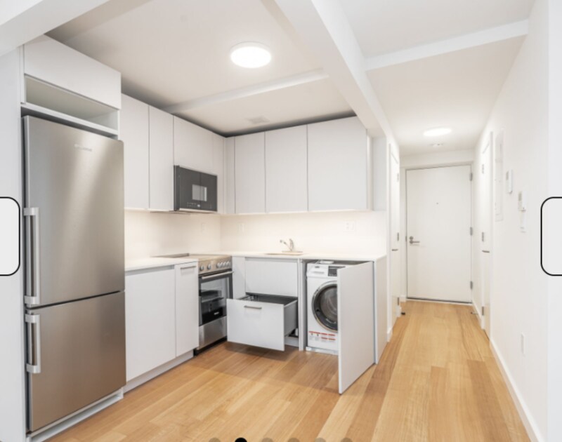E. E 22nd St in New York, NY - Building Photo