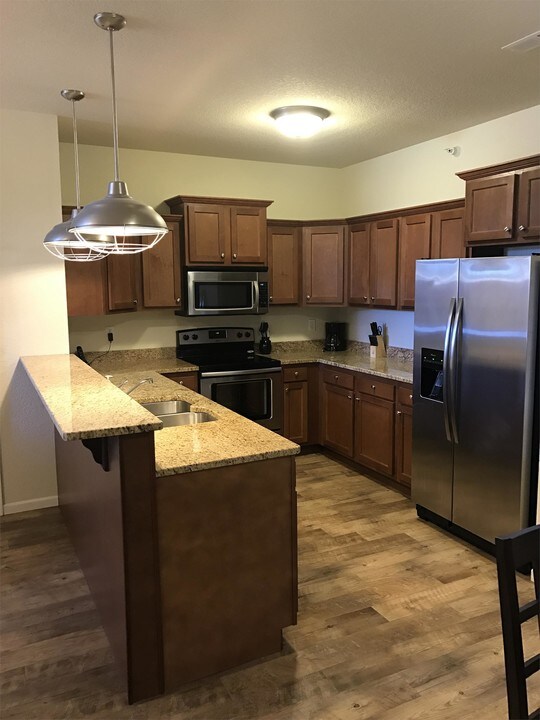 1900 N Severance St-Unit -04 in Hutchinson, KS - Building Photo