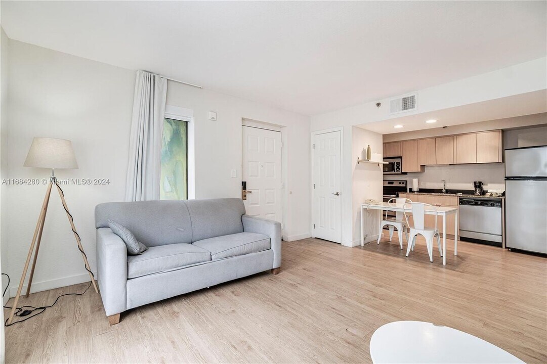 1212 NW 82nd Ave in Miami, FL - Building Photo