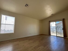 8616 Hidden Pines Ave in Las Vegas, NV - Building Photo - Building Photo