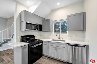 12159 Hart St in Los Angeles, CA - Building Photo - Building Photo
