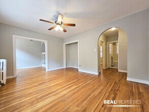 542 W Surf St, Unit 1 in Chicago, IL - Building Photo - Building Photo