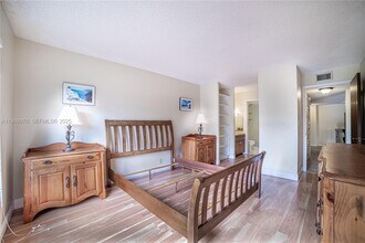 3760 Inverrary Dr in Lauderhill, FL - Building Photo - Building Photo