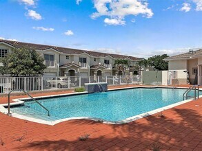 14162 SW 260th St in Homestead, FL - Foto de edificio - Building Photo