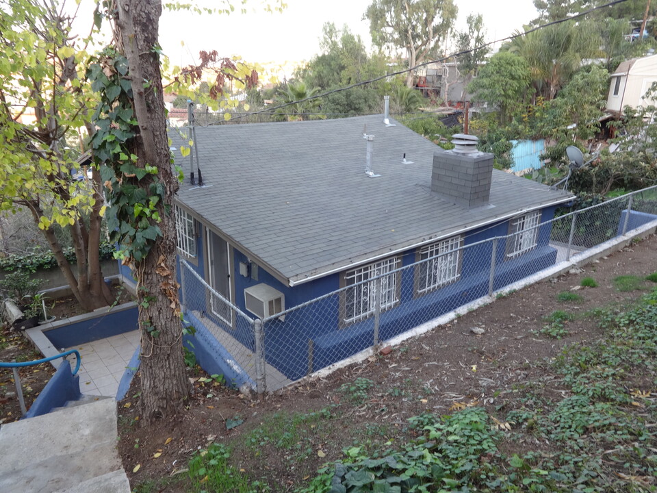 3801 Ramboz Dr in Los Angeles, CA - Building Photo