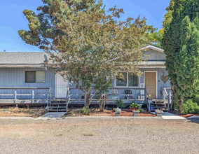 Loucks Way in Brownsville, OR - Building Photo - Building Photo