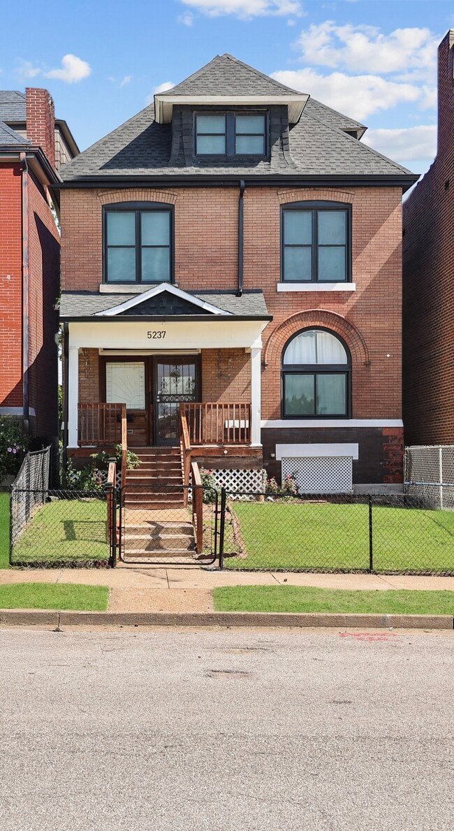 5237 Enright Ave in St. Louis, MO - Foto de edificio - Building Photo