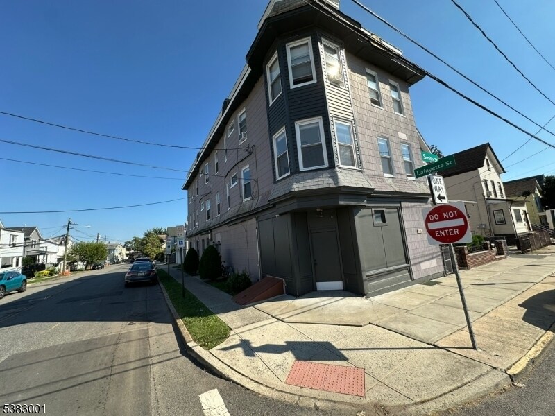 145 Smith St in Elizabeth, NJ - Building Photo