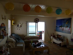 6741 Del Playa Dr in Goleta, CA - Foto de edificio - Interior Photo