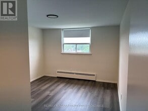 6320-6320 Valley Wy in Niagara Falls, ON - Building Photo - Building Photo