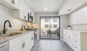 26651 Lake of the Falls Blvd in Olmsted Falls, OH - Building Photo - Building Photo