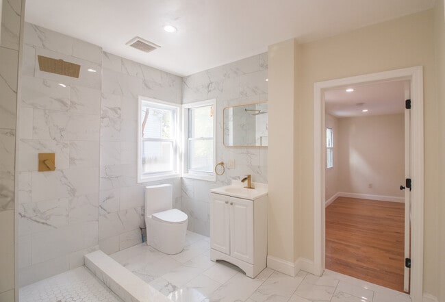 187-189 Littleton Ave, Unit #1