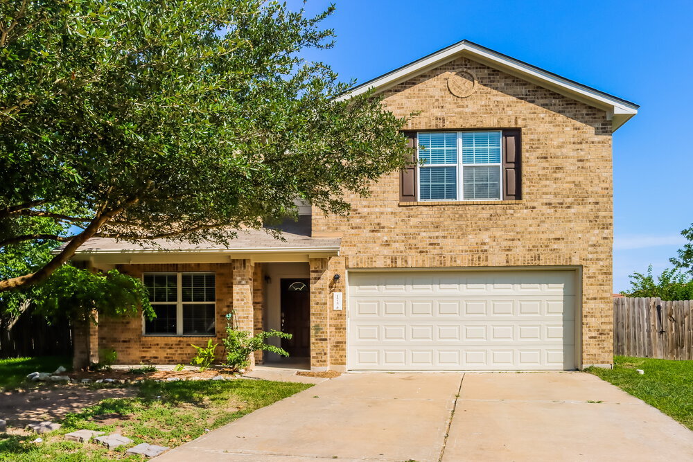 175 Meadowlark Ln in Kyle, TX - Building Photo