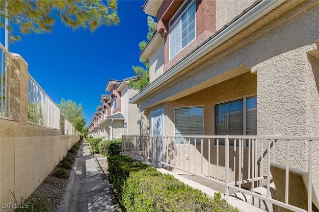 908 Dusty Creek St in Las Vegas, NV - Building Photo - Building Photo