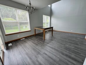 2209 Sunrise Cir in Aurora, IL - Building Photo - Building Photo
