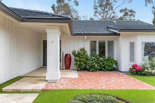 917 Orchid Way in Carlsbad, CA - Building Photo - Building Photo