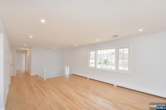 269 Columbia Terrace in Paramus, NJ - Building Photo - Building Photo