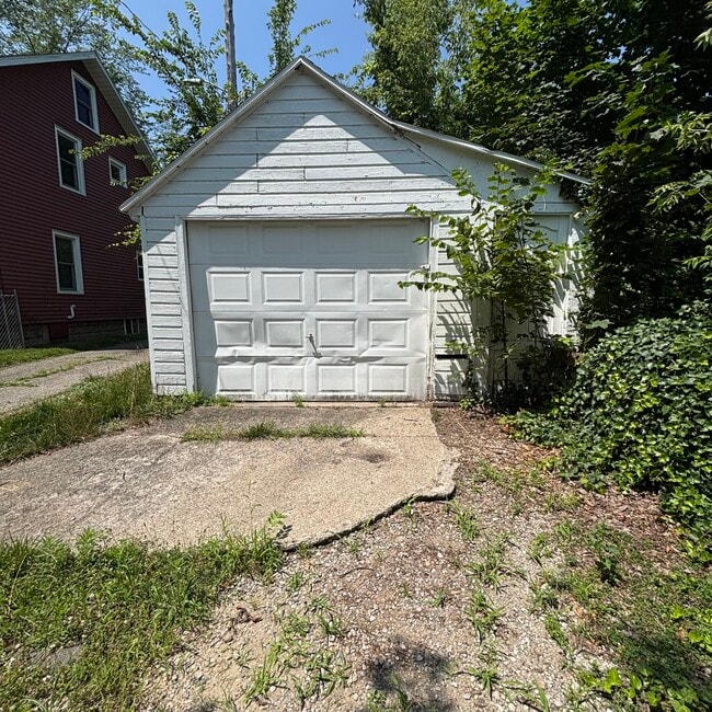 1810 Coleman Ave in Lansing, MI - Foto de edificio - Building Photo
