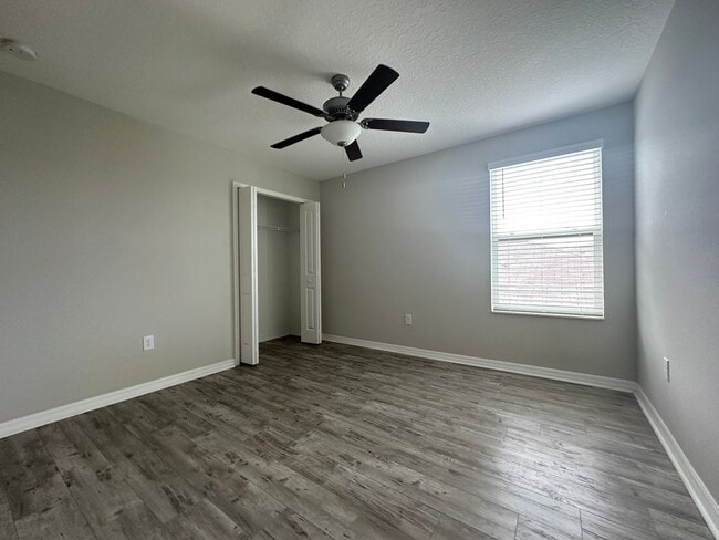 1704 Broad Winged Hawk Dr in Ruskin, FL - Building Photo - Building Photo