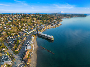 Beachcomber Apartments in Seattle, WA - Building Photo - Building Photo