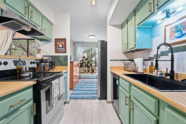 4159 Steck Ave in Austin, TX - Building Photo - Building Photo