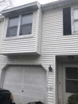 3 Chrisken Dr in Glenmont, NY - Building Photo