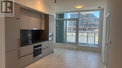 10-310 Graphophone Grv in Toronto, ON - Building Photo - Building Photo