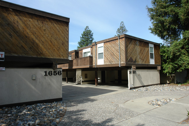 1600-1656 Broadway St in Concord, CA - Building Photo - Building Photo