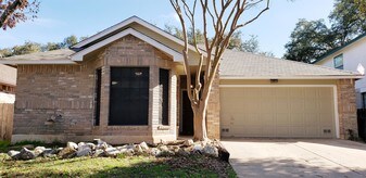 9210 Fisher's Hill Dr in San Antonio, TX - Building Photo