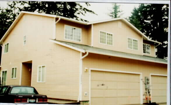 10425 19th Ave SE in Everett, WA - Building Photo