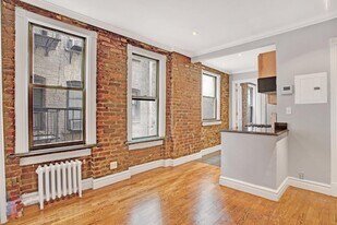 416 E 13th St in New York, NY - Building Photo