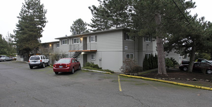 Country Pines Apartments in Portland, OR - Building Photo - Building Photo