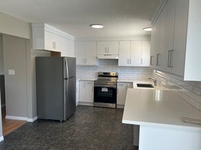 386 Wakesiah Ave in Nanaimo, BC - Building Photo - Building Photo