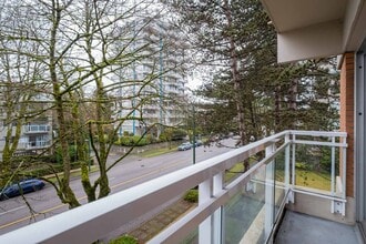 Bellevue Towers in Vancouver, BC - Building Photo - Building Photo