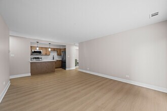 705 W Central Rd in Mount Prospect, IL - Building Photo - Building Photo