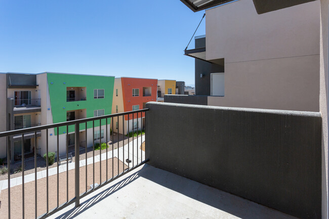 Volcanes Commons in Albuquerque, NM - Foto de edificio - Building Photo