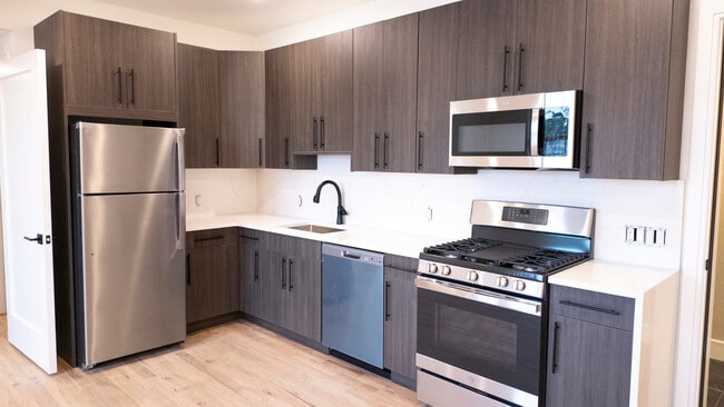 The Manor at Little Falls in Little Falls, NJ - Foto de edificio - Building Photo