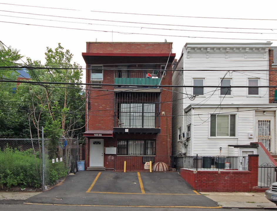 105-08 Martense Ave in Flushing, NY - Building Photo