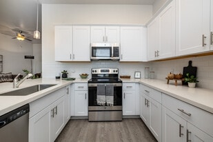 Linda Vista Luxury Rentals in Oro Valley, AZ - Building Photo