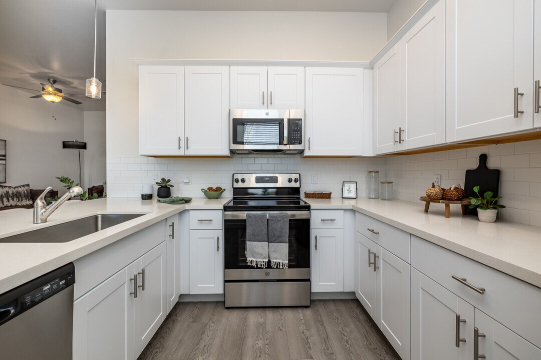 Linda Vista Luxury Rentals in Oro Valley, AZ - Building Photo